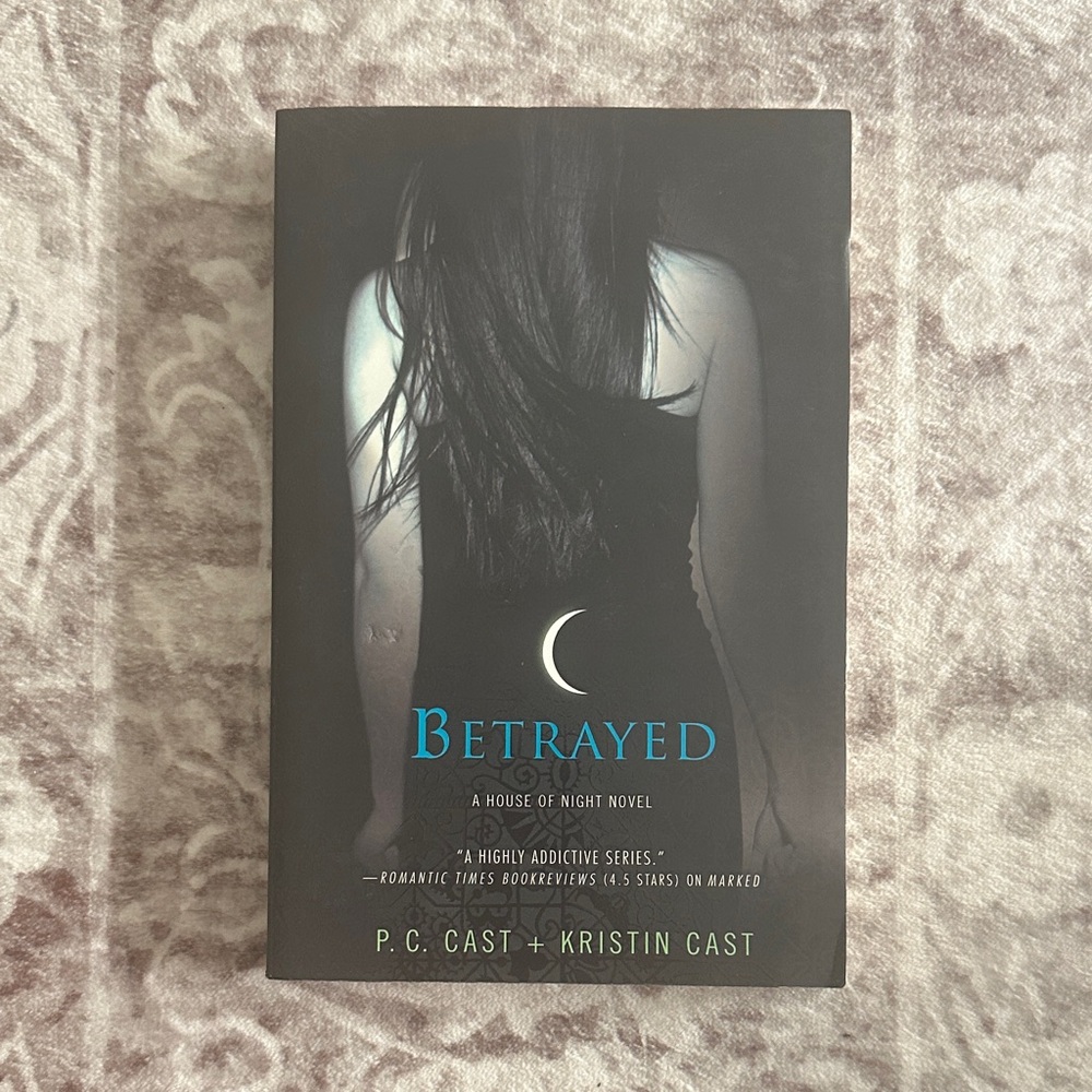 Betrayed✨A House of Night Novel✨By P.C. Cast + Kristen Cast